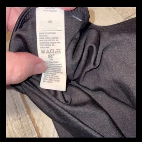 Old Navy Womens Size 4X Strappy Sports Bra Light Support Solid Classic Black - Picture 10 of 14